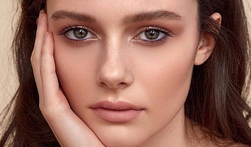 Yüzümüzde makyaj yokmuş gibi nasıl görünür?