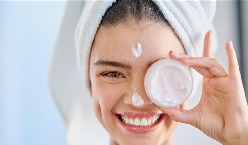 Kış aylarında günlük cilt bakımı nasıl yapılmalıdır? Hangi ürünler kullanılmalıdır?