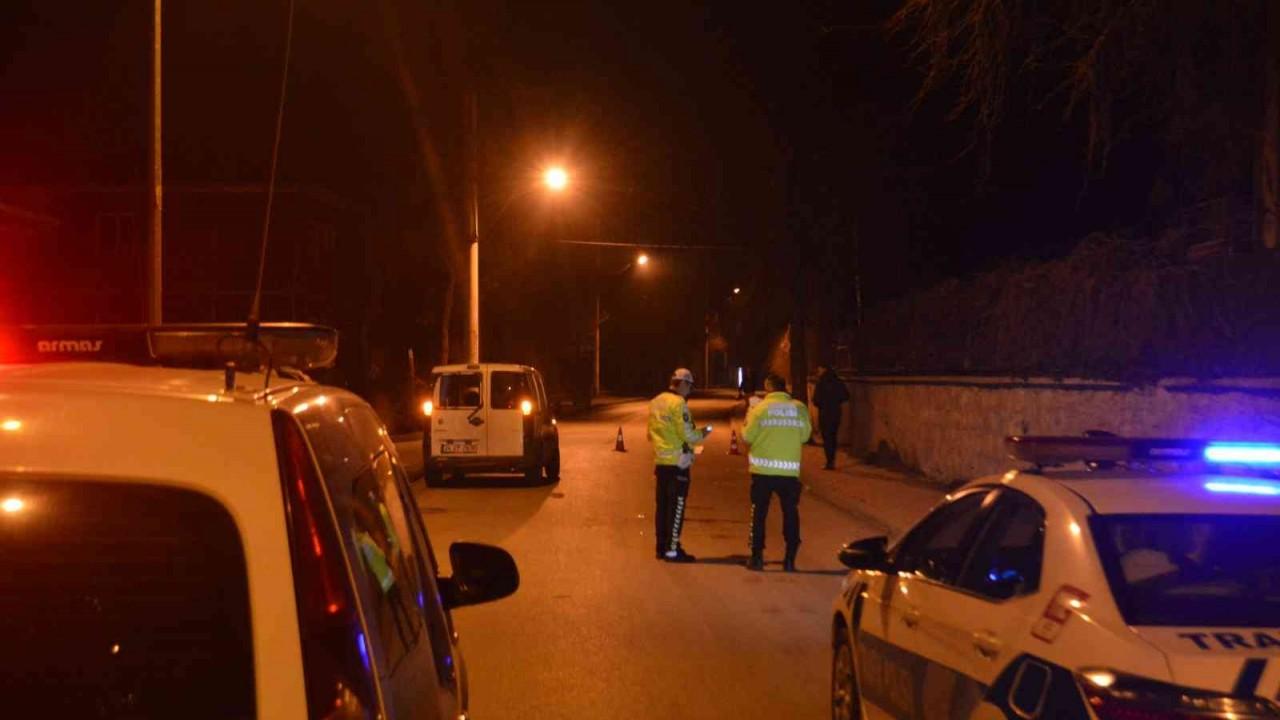 Tavşanlı’da trafik kazası,  motosiklet ile hafif ticari araç çarpıştı. 2 yaralı