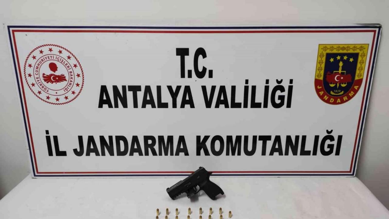 Villa kiralayıp uyuşturucu yetiştirmişler