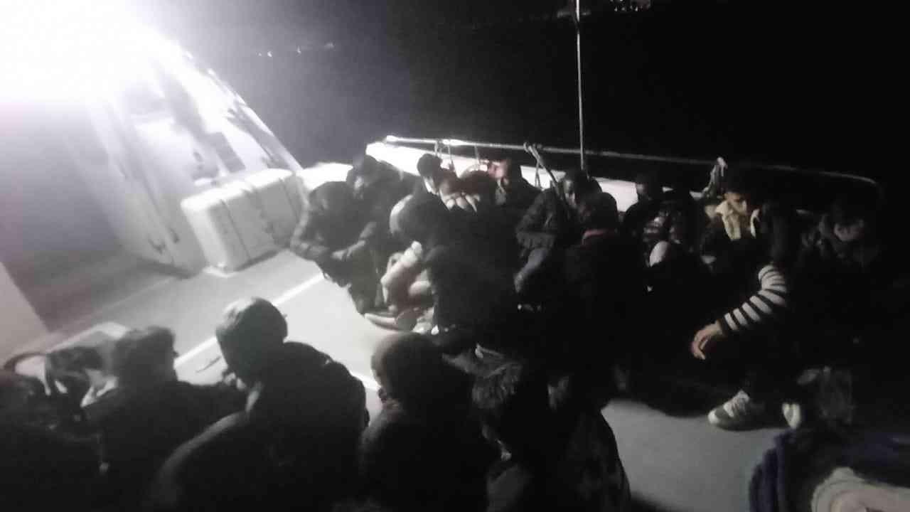 Radarla tespit edilen 40 düzensiz göçmen yakalandı