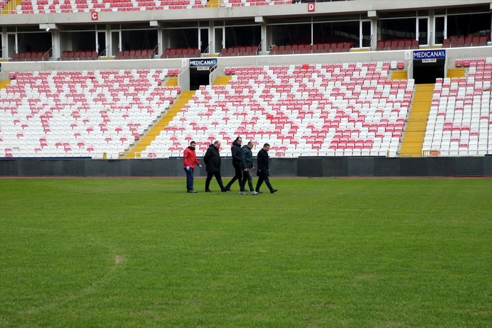 Sivas 4 Eylül Stadyumu'nun zemininde inceleme yapıldı