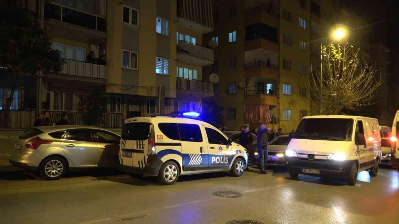 Eşarpla boğup sonra boğazını kestiği karısını kıskançlık nedeniyle öldürmüş