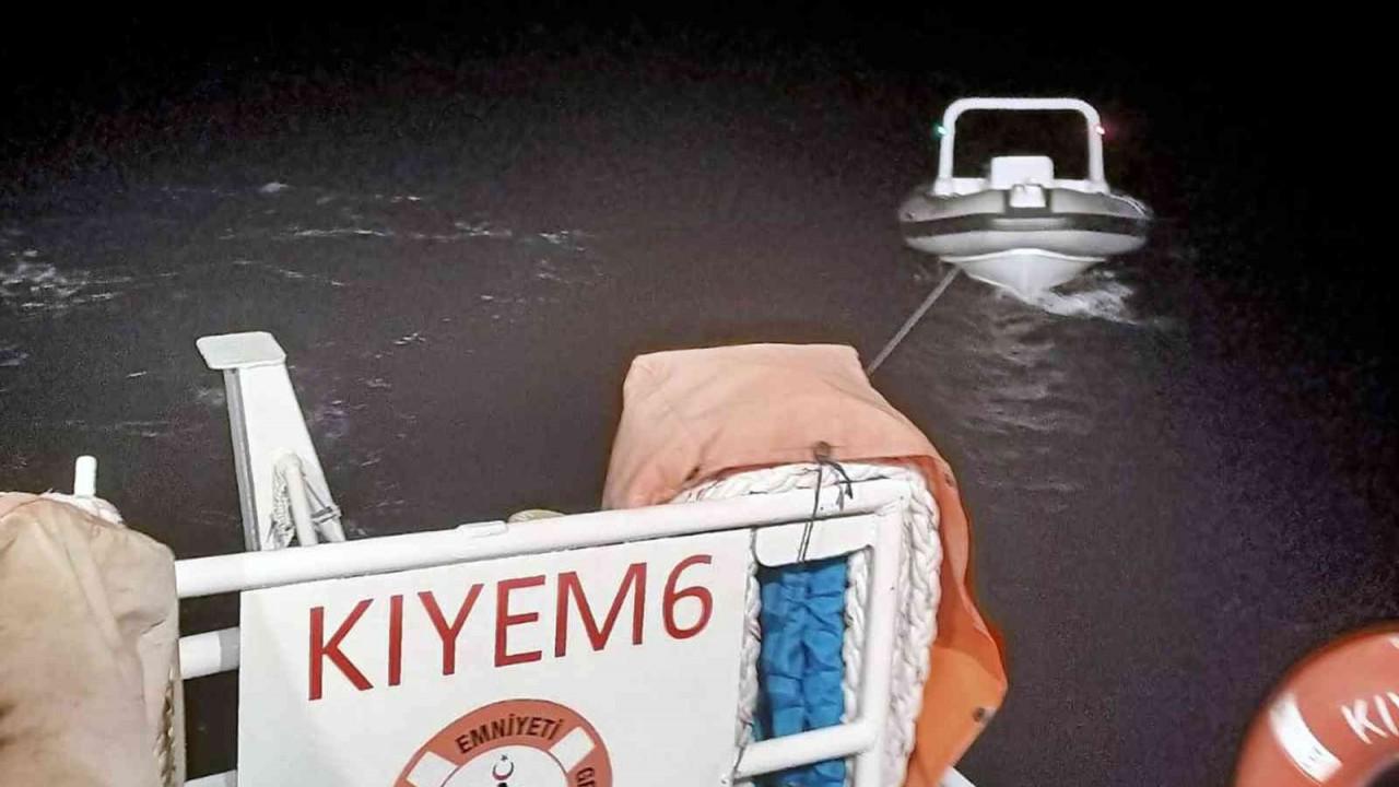 Makine arızası yapan tekneyi KIYEM ekipleri kurtardı