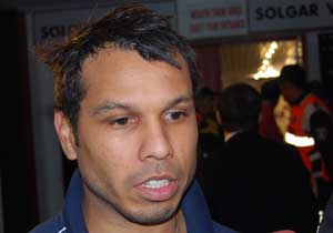 Alanzinho gözünü kupaya dikti