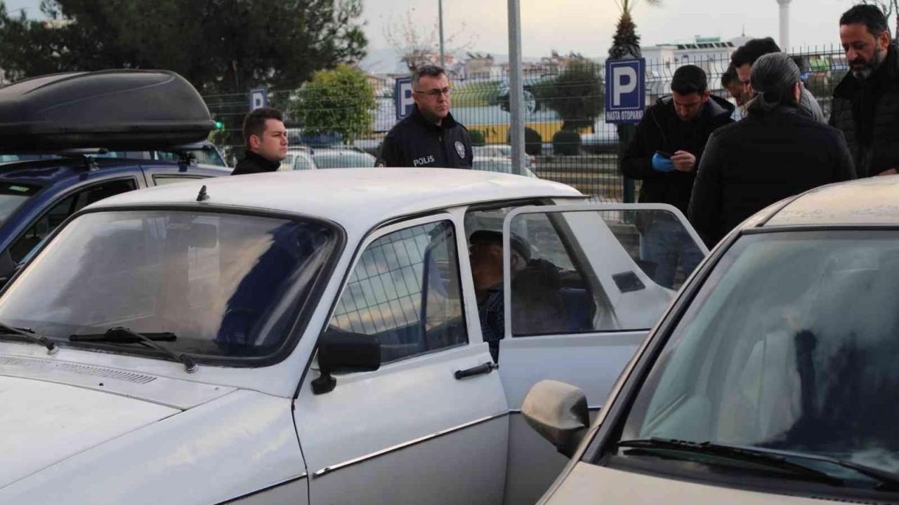 Yaşlı adam arabada ölü bulundu