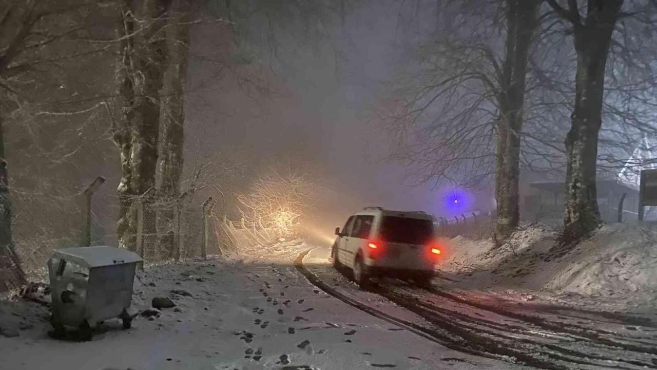 Kar yağışı sürücülere zor anlar yaşatıyor