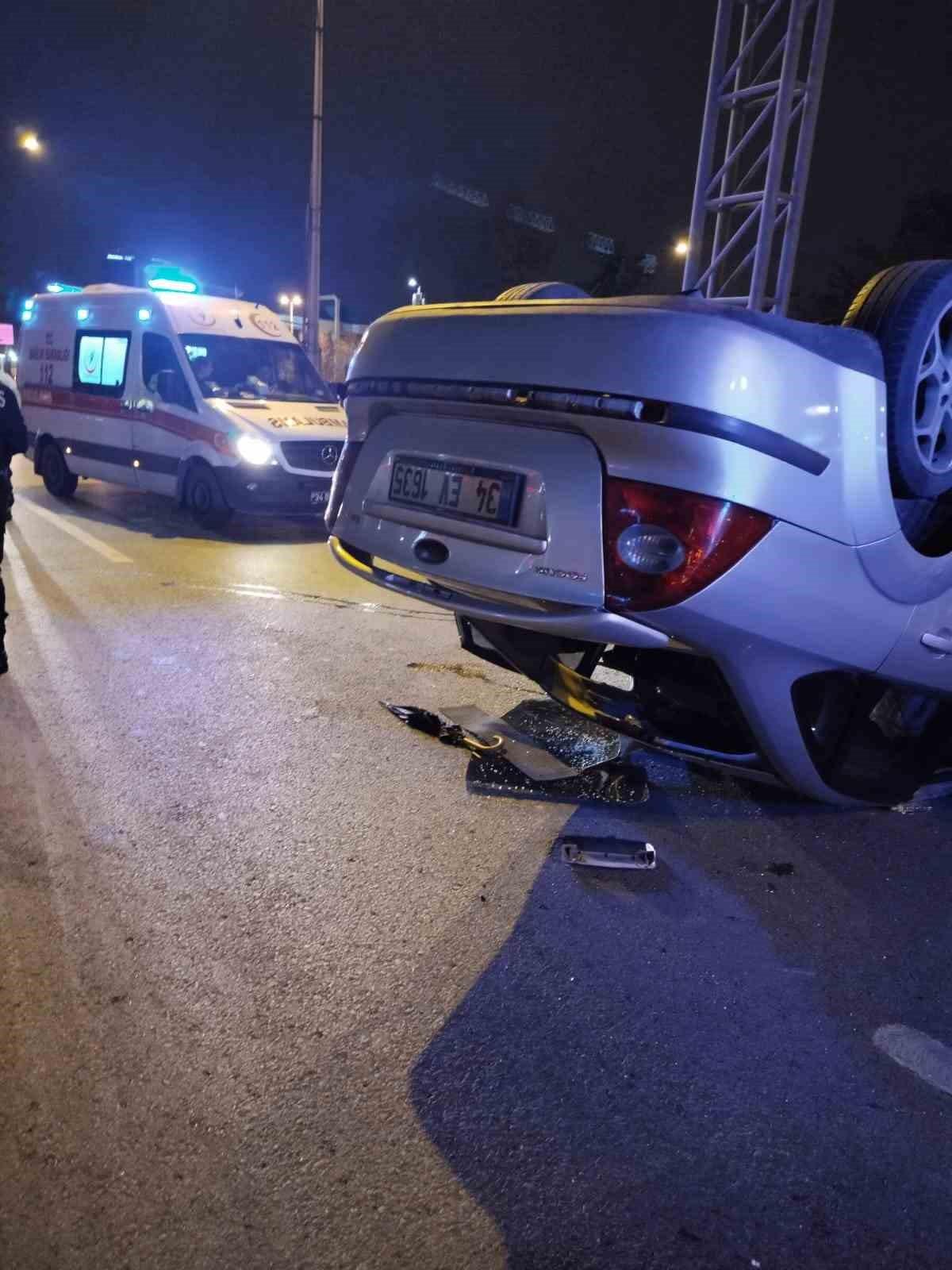 İstanbul'da kontrolden çıkan araç takla attı: 3 yaralı