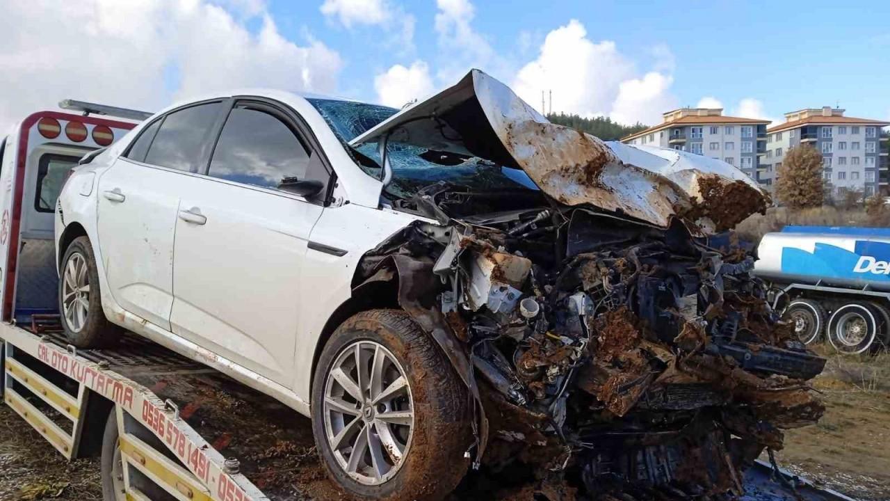 Kontrolden çıkan otomobil köprüden yere çakıldı: 1 ölü, 2 yaralı