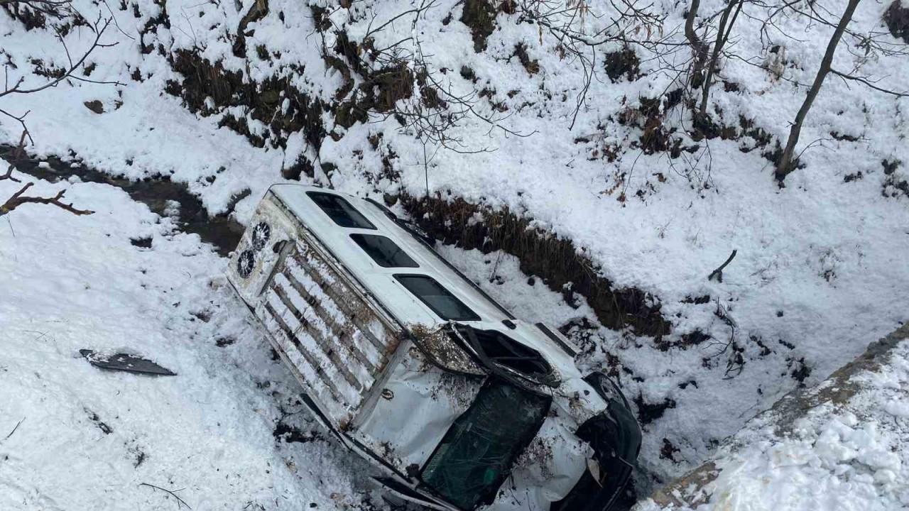 Hizanda trafik kazası: 3 yaralı