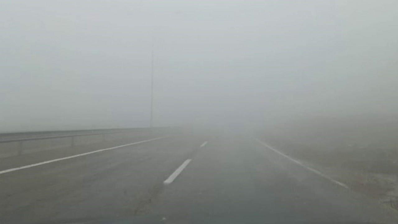 Siirt’te etkili olan sis görüş mesafesini düşürdü, sürücüler ilerlemekte zorlandı