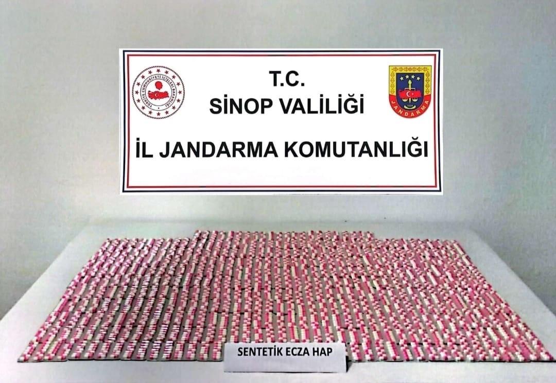 Çalıştığı otobüsle uyuşturucu hap getiren muavin ve arkadaşı tutuklandı