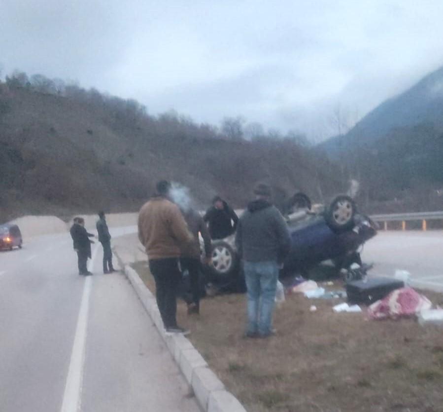 Tokat’ta, otomobil devrildi: 4 yaralı
