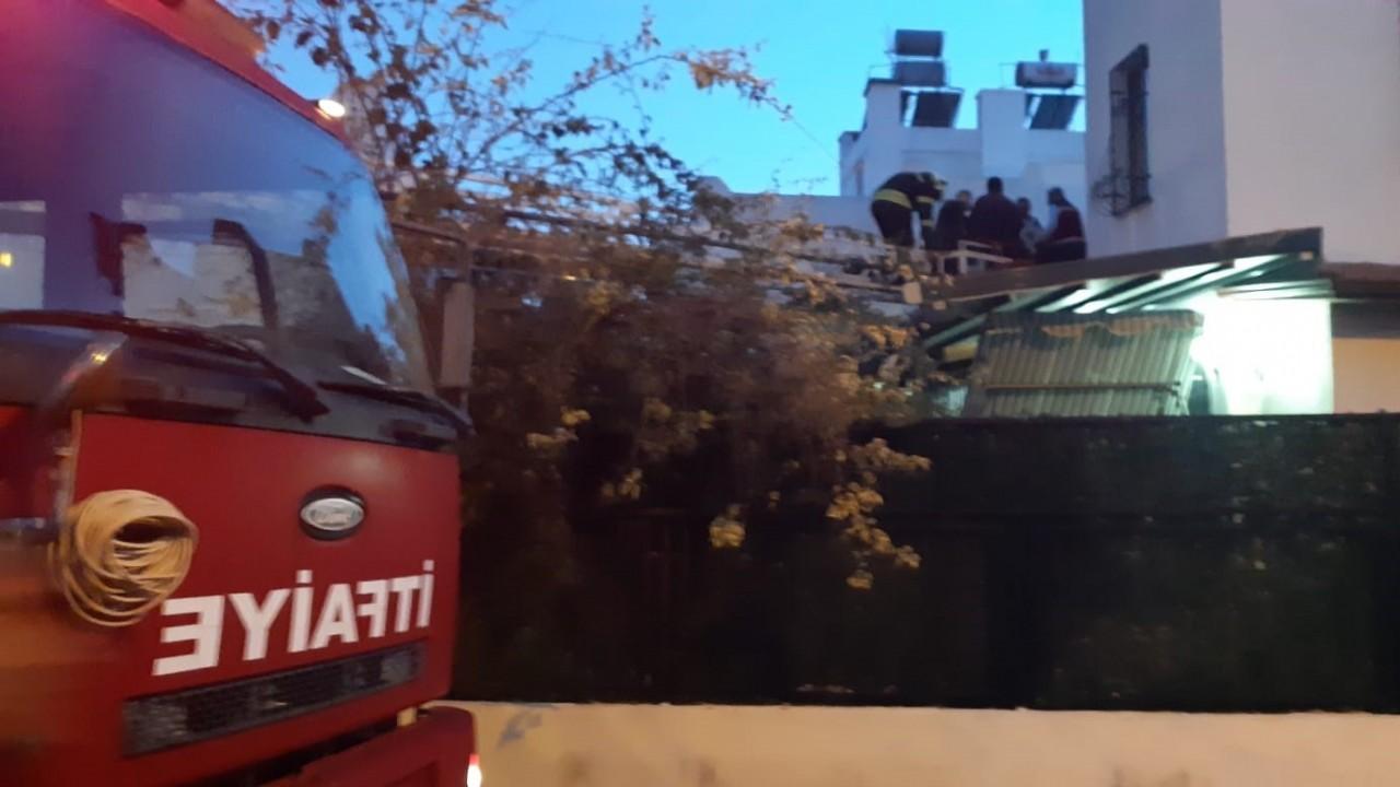 Dengesini kaybederek düşen elektrik ustası yaralandı