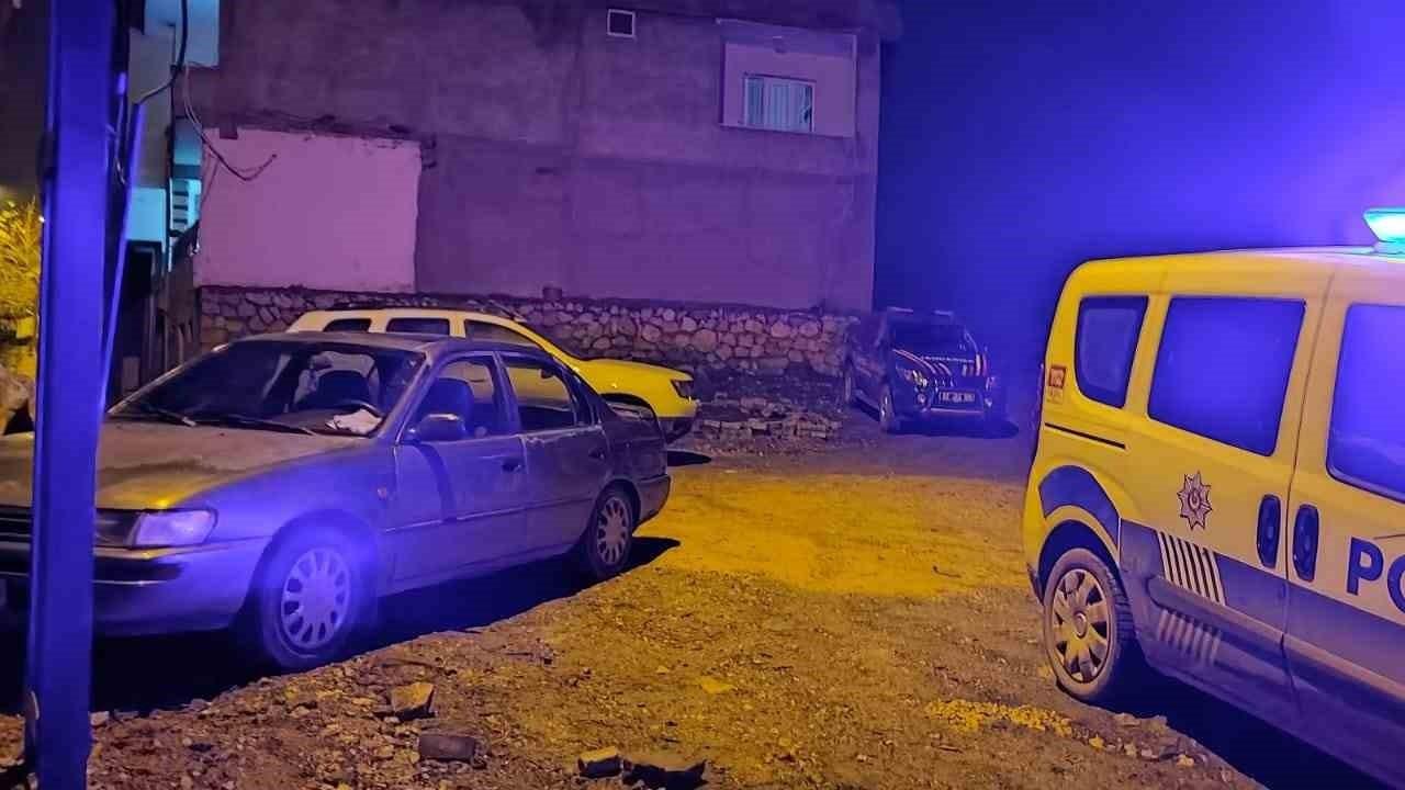 Ev ve otomobile ateş açıldı