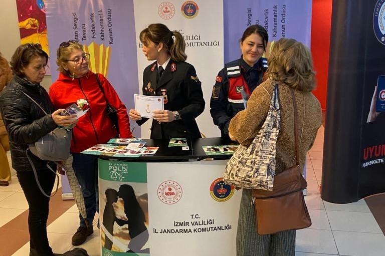 İzmir jandarması anneleri bilgilendirdi