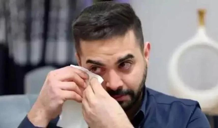 Ünlü sunucu Kadir Ezildi acı haberle yıkıldı!