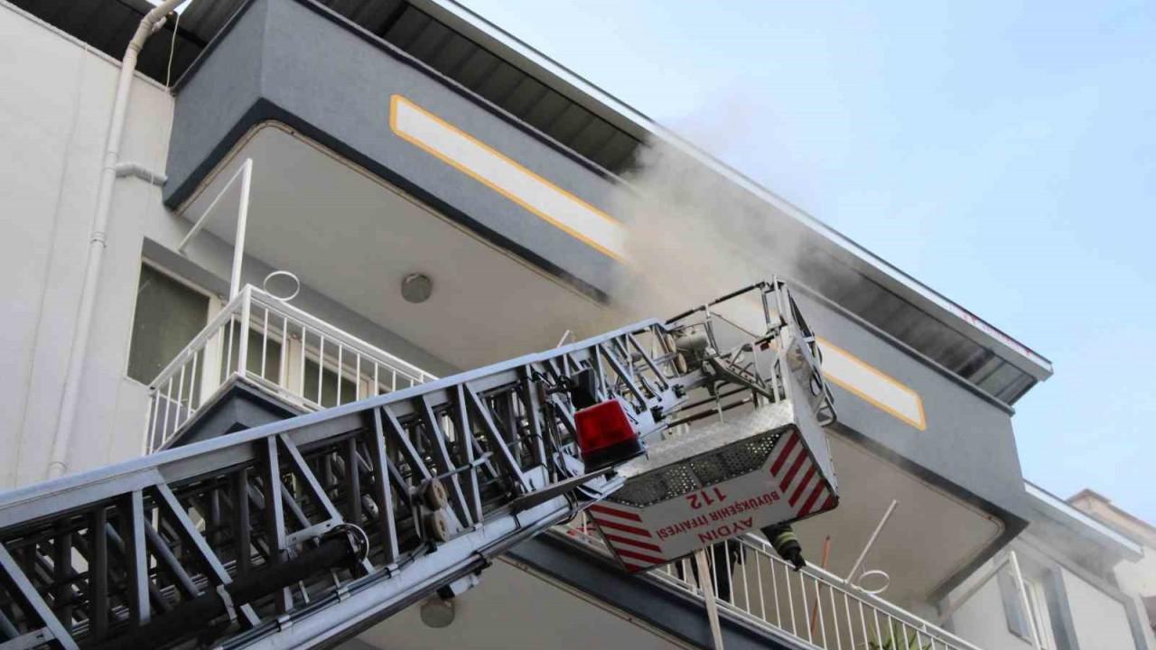 İtfaiye ekipleri alevlere kapıyı kırarak müdahale etti