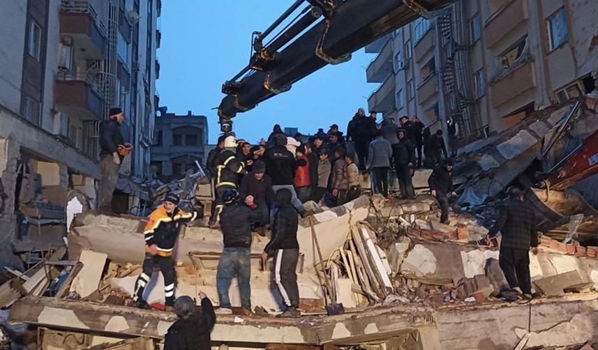 Azerbaycan'dan arama kurtarma ekipleri yola çıktı