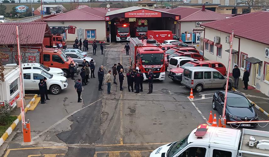 Karadeniz illerinden ekiplerin deprem bölgesine sevki sürüyor