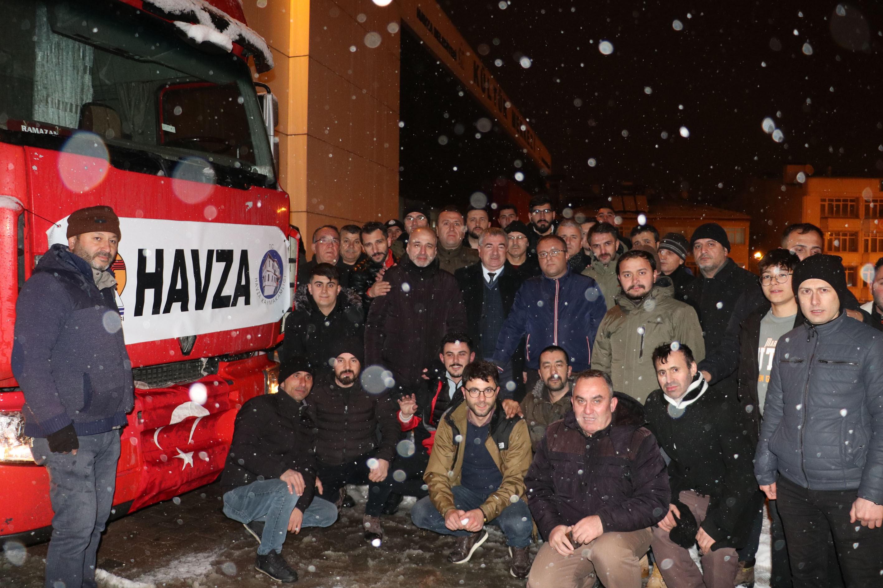 Samsun'dan deprem bölgesine yardım tırı