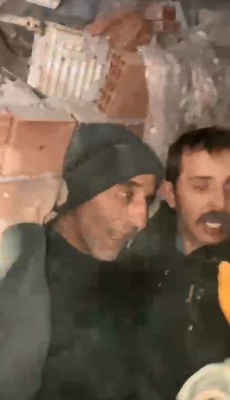 66 saat sonra enkazdan çıkarılan depremzede, Artvin ekibini bu sözlerle karşıladı