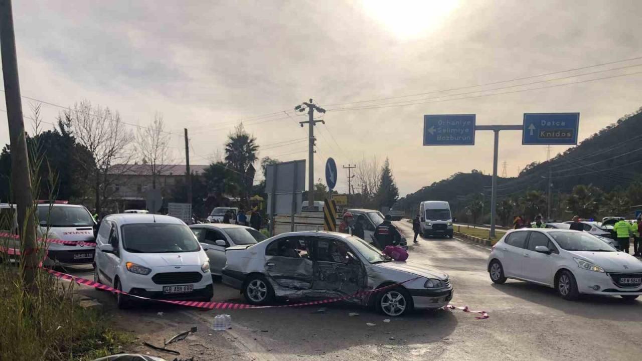 Marmaris’te zincirleme trafik kazası: 1 ölü, 2 yaralı