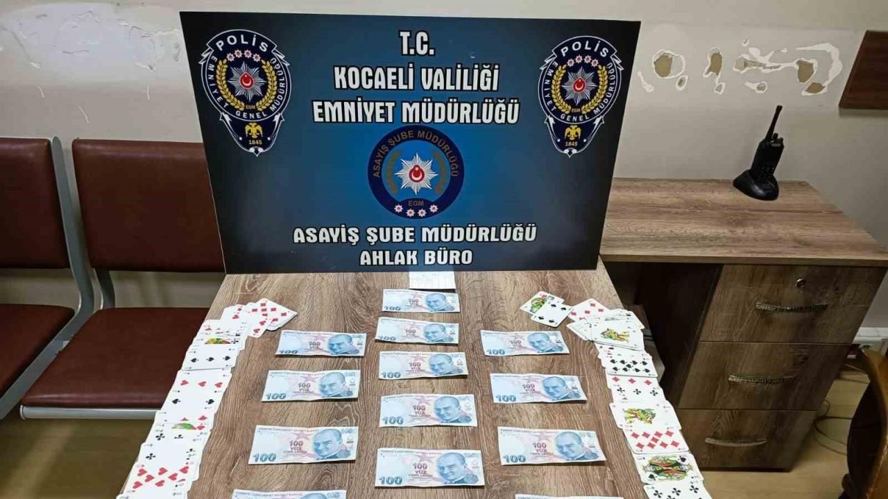 Kumar oynarken suçüstü yakalandılar