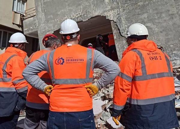 Kütahya 30 Ağustos OSB ekibi deprem bölgesinde