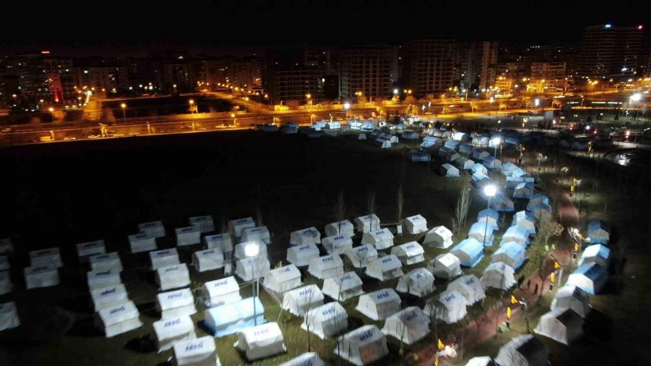 Diyarbakır’da çadır kent gece havadan görüntülendi