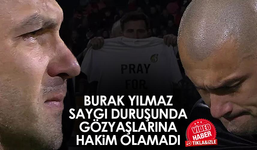 Depremzedeler için saygı duruşunda Burak Yılmaz gözyaşlarını tutamadı