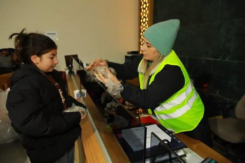 Karadeniz'den deprem bölgesine yardımlar sekizinci gününde de devam etti