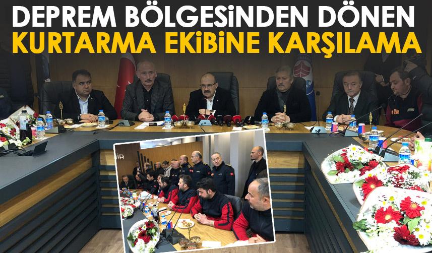 Deprem bölgesinden dönen arama kurtarma ekibine Trabzon'da karşılama