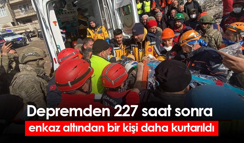 Depremden 227 saat sonra enkaz altından bir kişi daha kurtarıldı