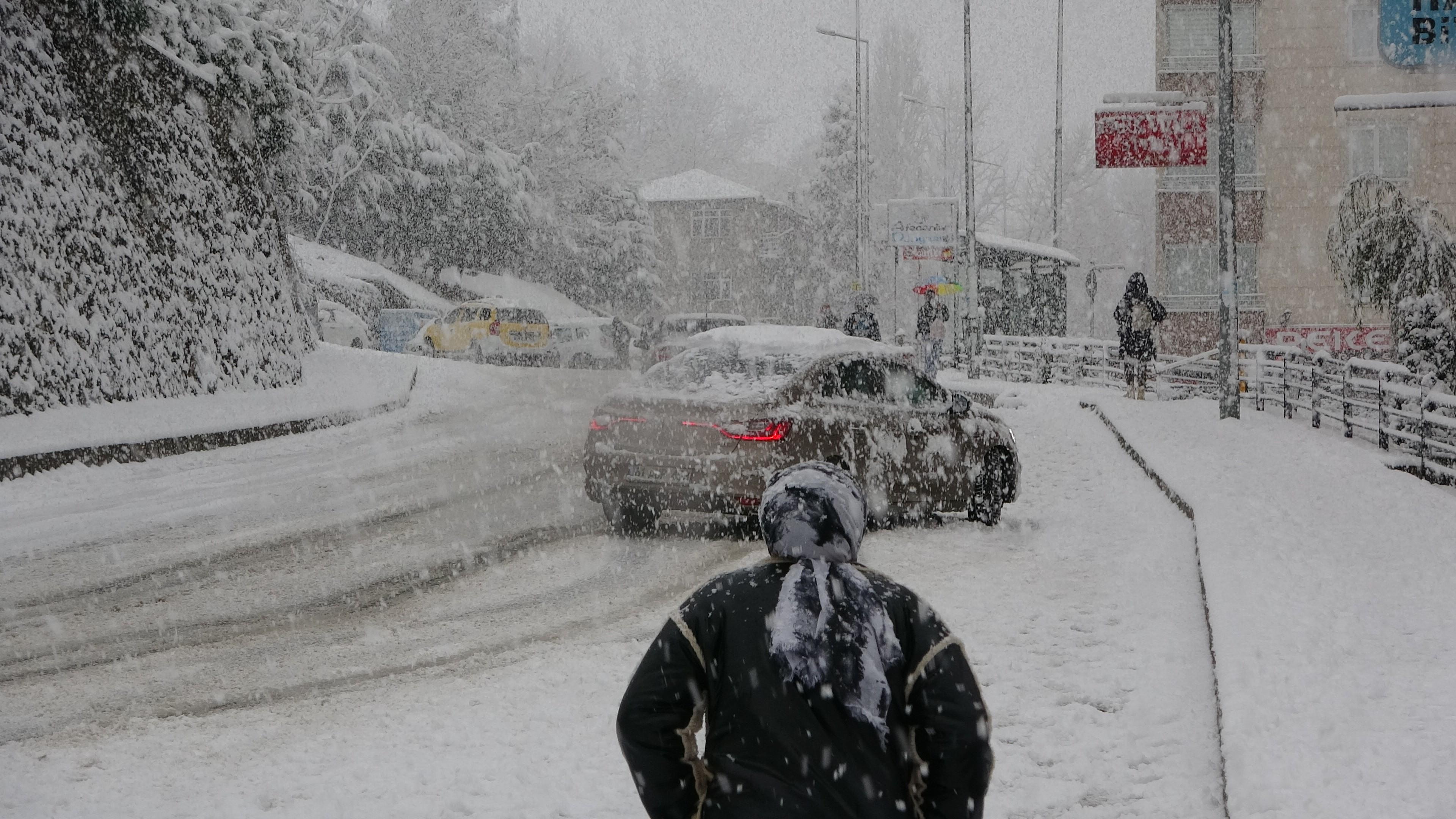 Doğu Karadeniz’de kar nedeniyle bin 326 köy ve mahalle yolu kapandı
