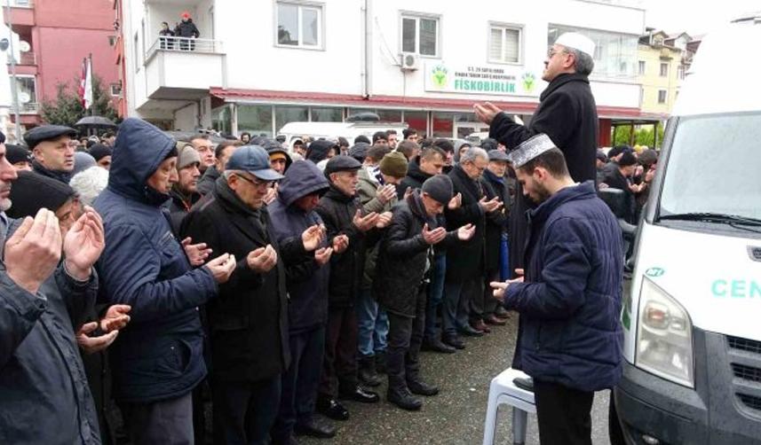 Depremde hayatını kaybeden genç voleybolcu Ordu'da toprağa verildi