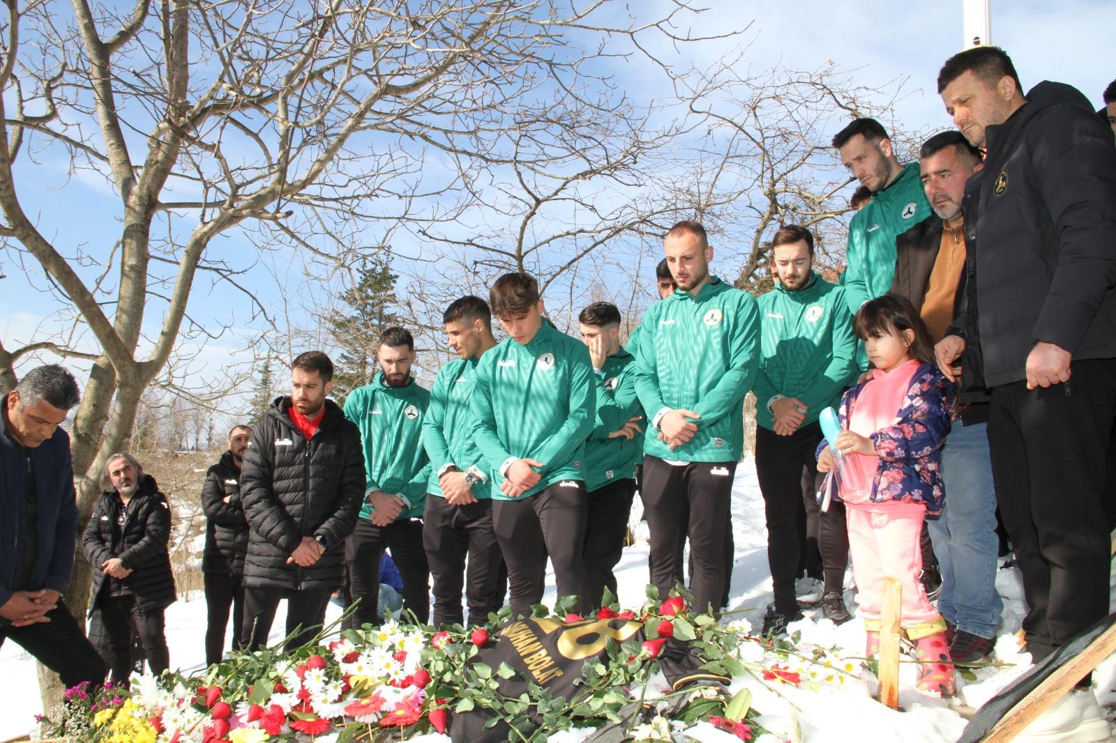 Giresunspor'dan depremde hayatını kaybeden futbolcunun ailesine ziyaret