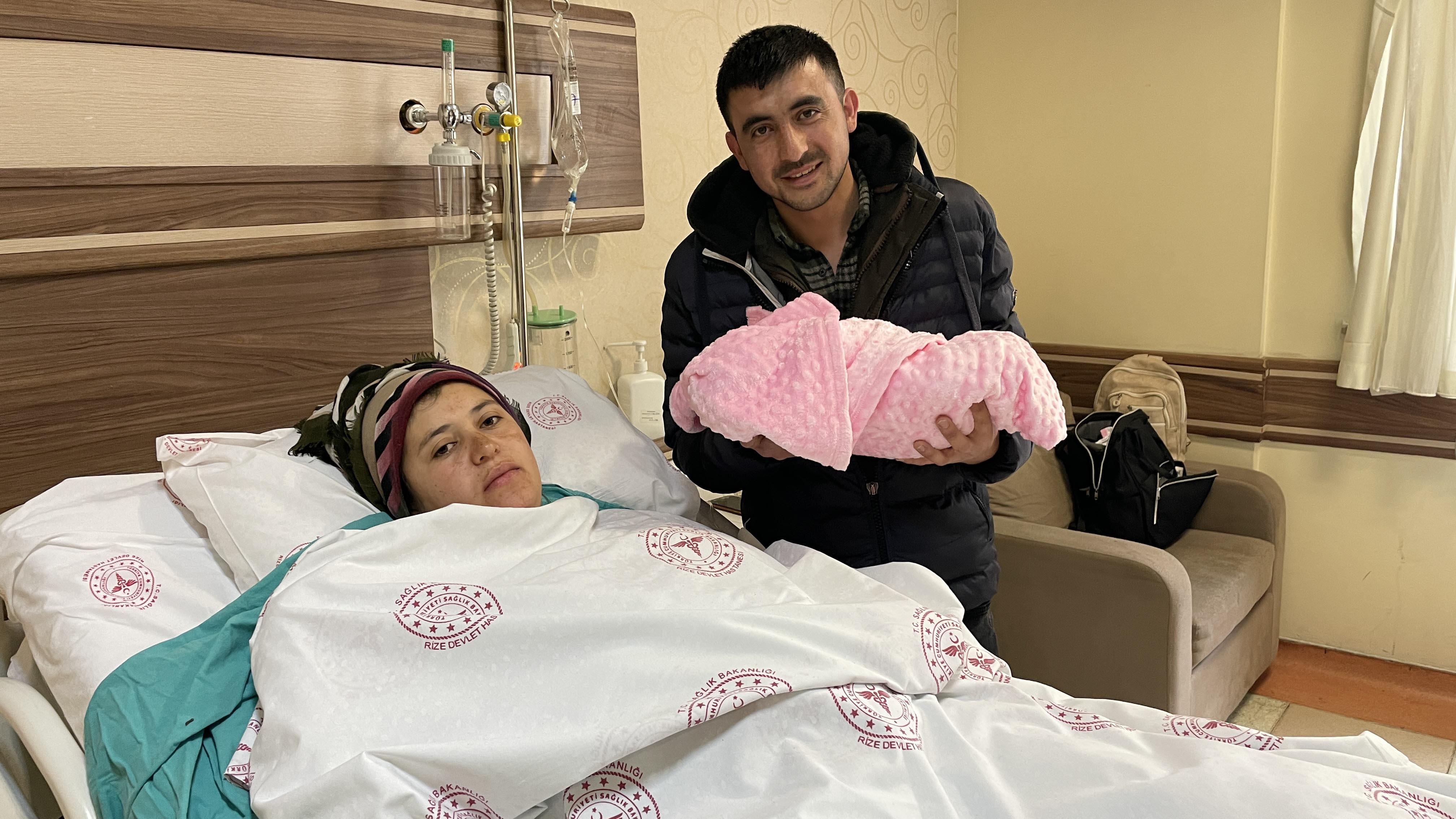 Depremzede kadın bebeğini Rize'de dünyaya getirdi