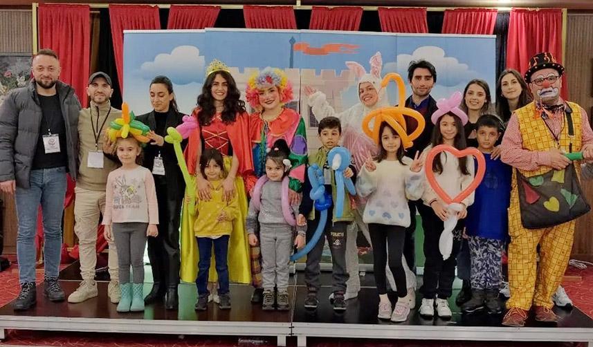 Trabzon gönüllü sanat grubu depremzedeler için çalışıyor