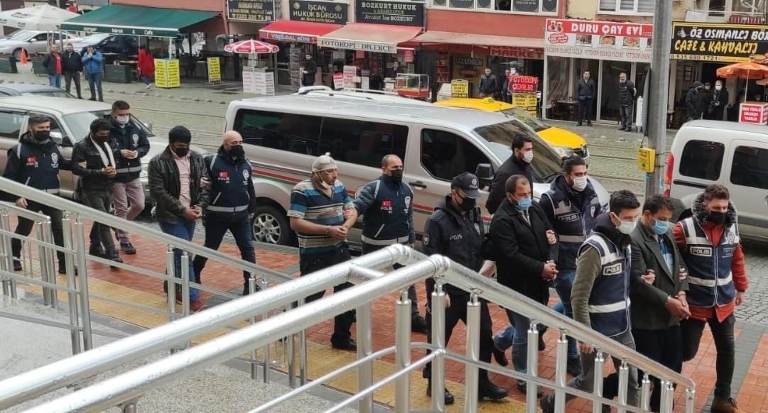 Cinayet işlenmiş evler kundaklanmıştı, 4 sanıktan biri tahliye edildi