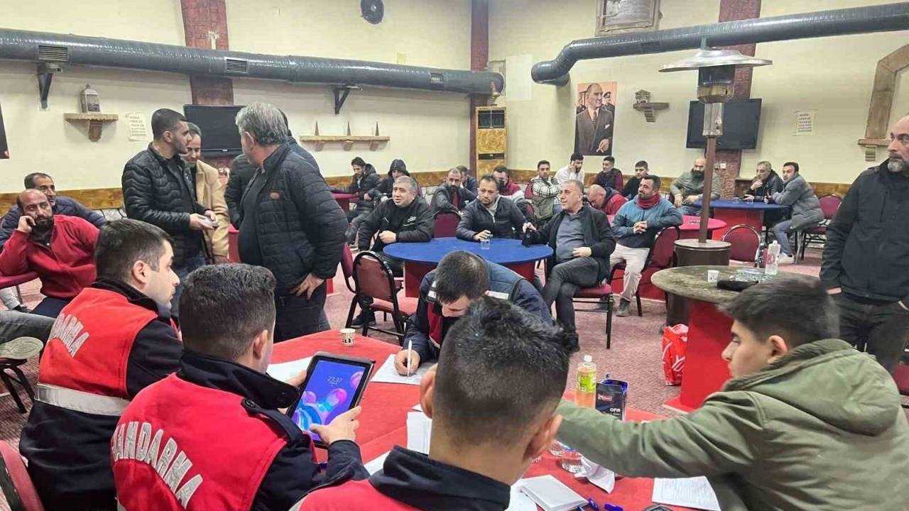 Kumarhaneye çevrilen kıraathaneye jandarma baskını