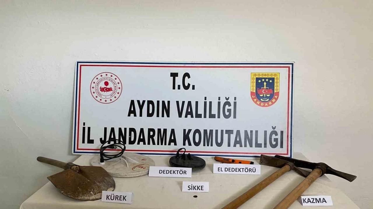 Kaçak kazı yapan 3 şüpheli jandarma tarafınsan suçüstü yakalandı