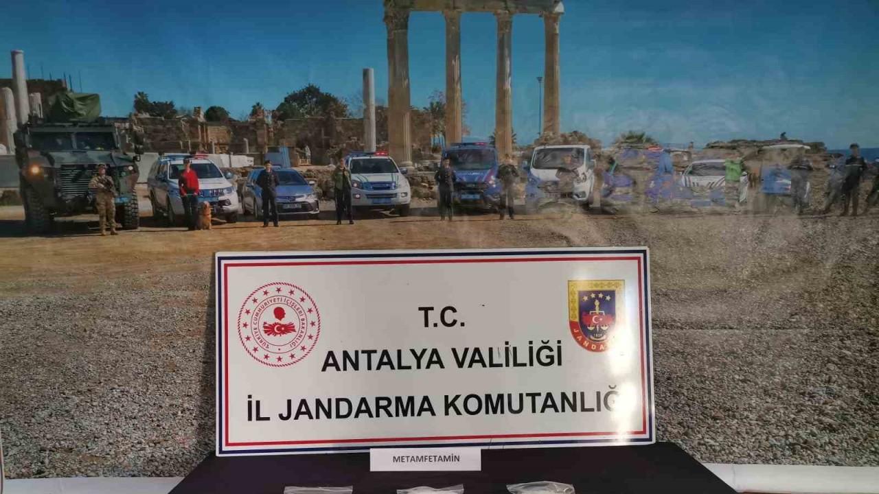 Kendini depremzede gibi tanıtıp uyuşturucu sevkiyatı yapan şahıs yakalandı