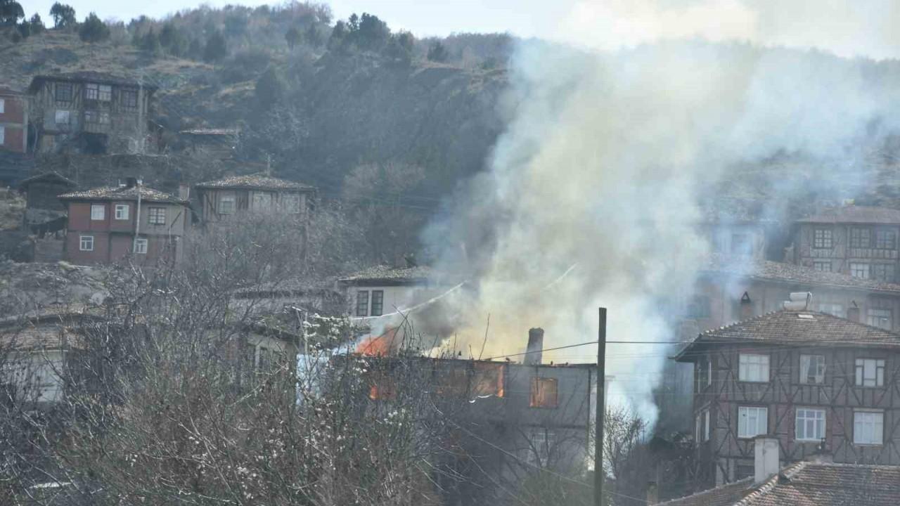 Sobadan çıkan yangında evde bulunan tüpler patladı, köyü korku sardı