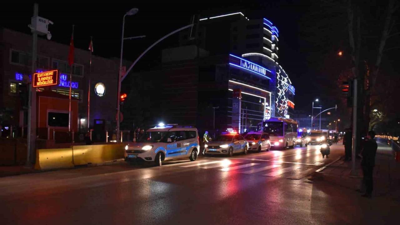 Kastamonu Emniyetinden deprem bölgesine 60 personel gönderildi