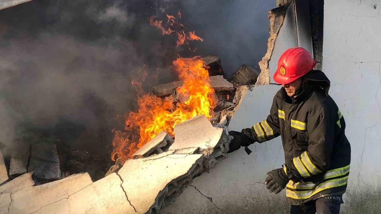 Cizre’de bir fabrika küle döndü