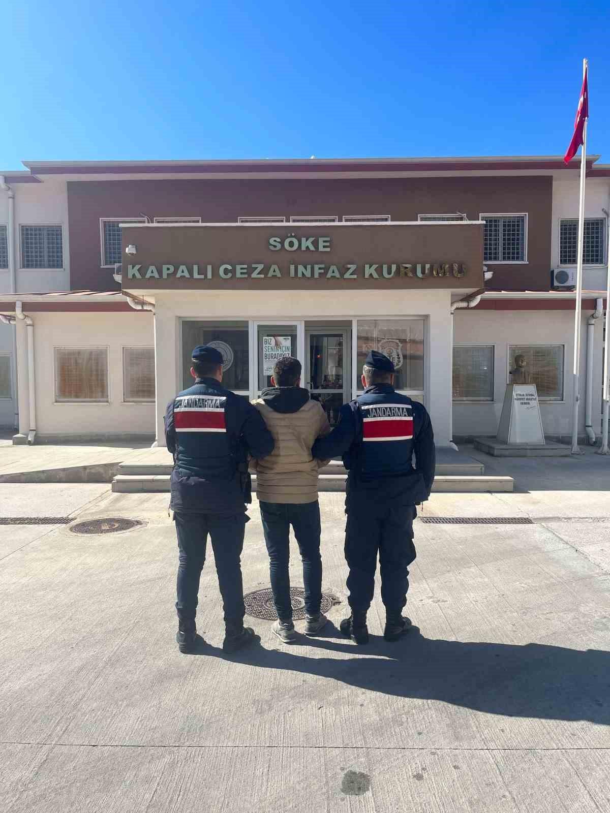 Firariler, jandarmadan kaçamadı