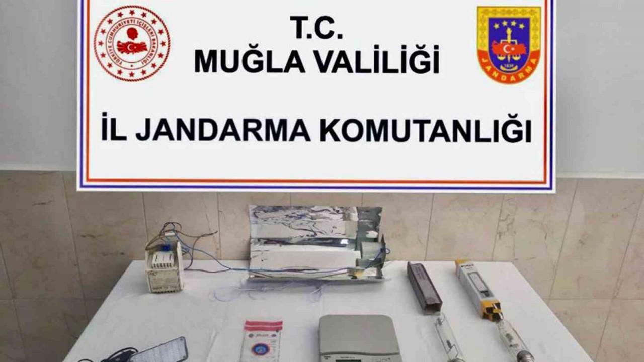 Uyuşturucu imalatı için evinde düzenek kurmuş