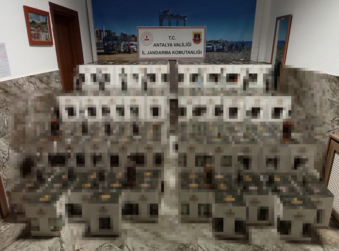 Antalya’da 3 bin 48 şişe kaçak alkol ele geçirildi