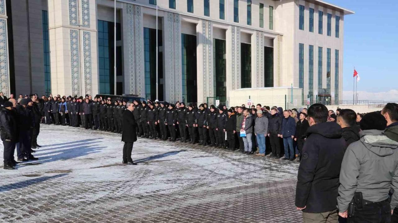 300 polis dualarla yardım için deprem bölgesine gönderildi
